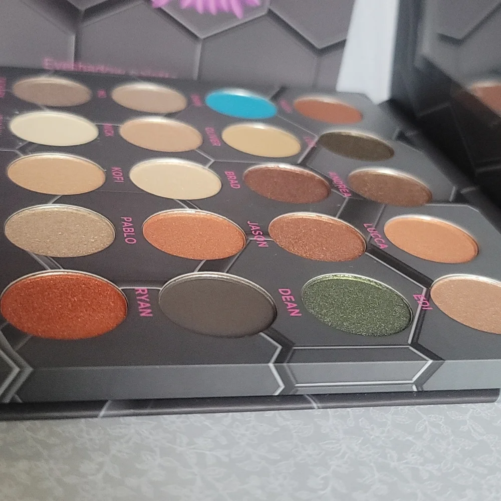 BeeBeauty London Barbarella Eyeshadow Palette